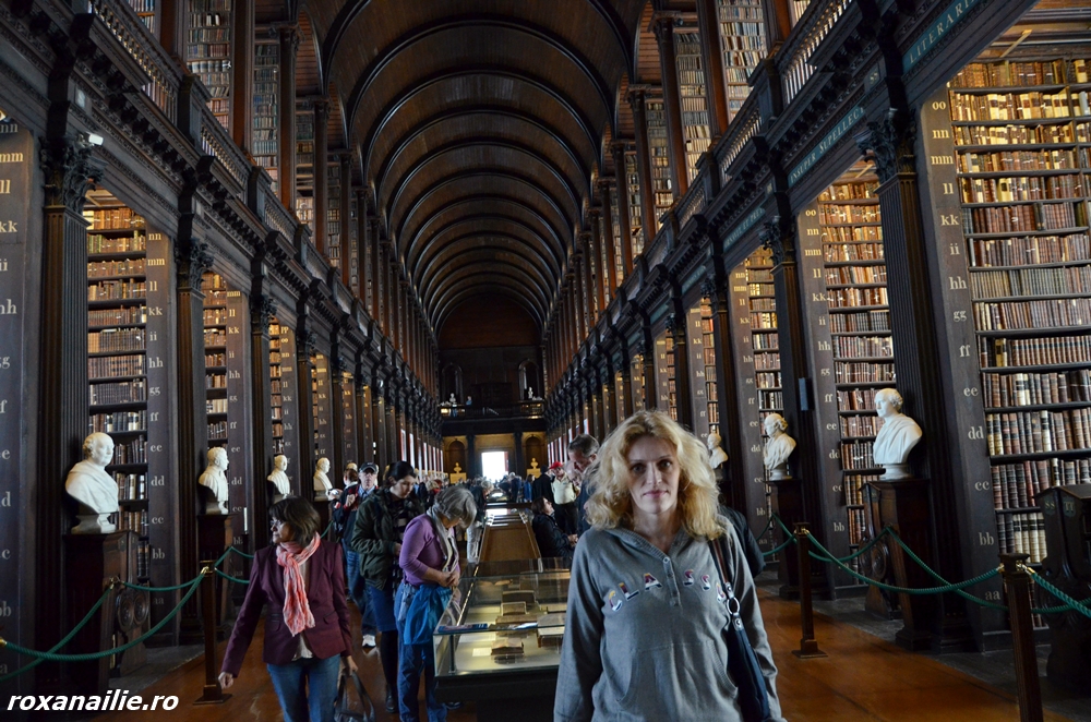 Sute de ani și mii de cărți din Trinity College