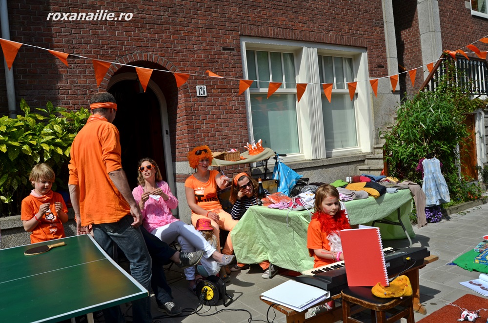 Gazdele din Amsterdam au ieșit în stradă să ne ofere o parte din amintirile lor de familie