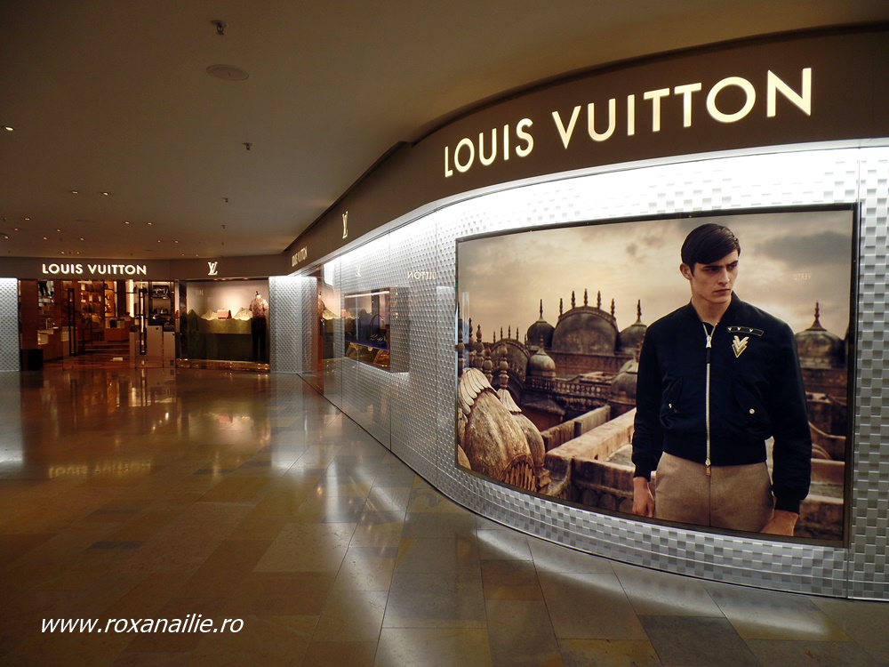 Cred că am văzut minim 10 magazine Louis Vuitton. În termeni de cerere și ofertă, asta spune multe...
